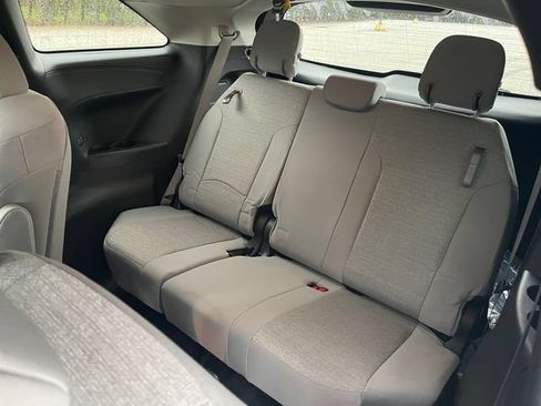 Used 2025 Toyota Sienna LE w/ LE Plus Package FWD image 22