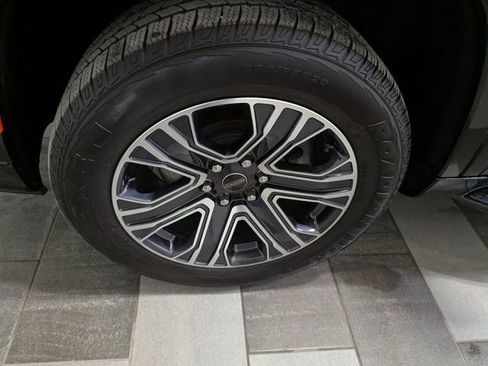 Used 2025 Jeep Wagoneer 4WD image 7