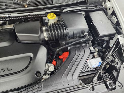 Used 2024 Chrysler Pacifica Touring-L image 18