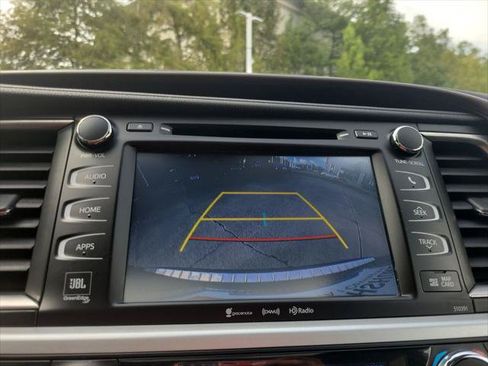 Certified 2019 Toyota Highlander Limited AWD/4WD image 18