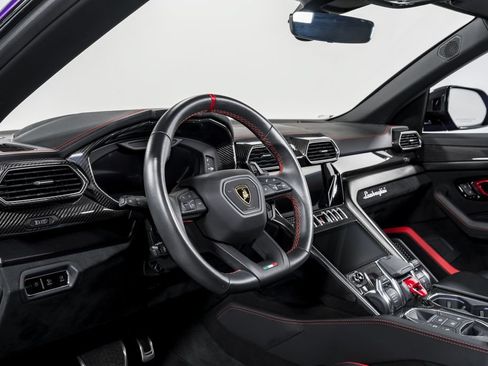 Used 2024 Lamborghini Urus Performante AWD/4WD image 13