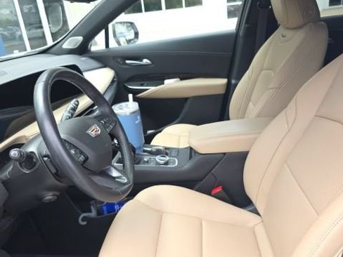 Used 2024 Cadillac XT4 Premium Luxury w/ Technology Package AWD/4WD image 6