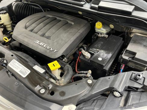 Used 2014 Chrysler Town & Country Touring image 43