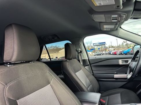 Used 2024 Ford Explorer XLT image 25