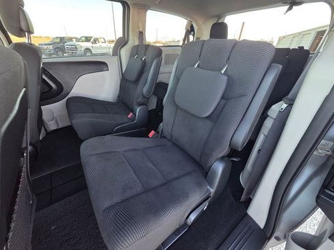 Used 2020 Dodge Grand Caravan SE w/ UConnect Hands-Free Group image 25