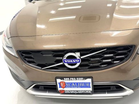 Used 2015 Volvo V60 T5 Cross Country image 4