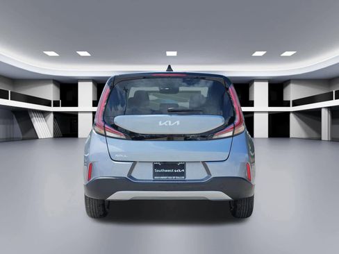 Used 2025 Kia Soul LX FWD image 4