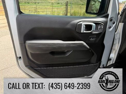 Used 2023 Jeep Wrangler Unlimited Sahara w/ Cold Weather Group AWD/4WD image 14