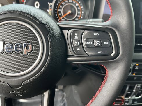 Used 2024 Jeep Gladiator Rubicon w/ Convenience Group image 21