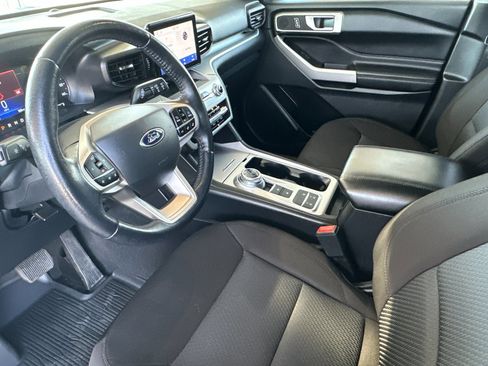 Certified 2022 Ford Explorer XLT w/ Class IV Trailer Tow Package image 11