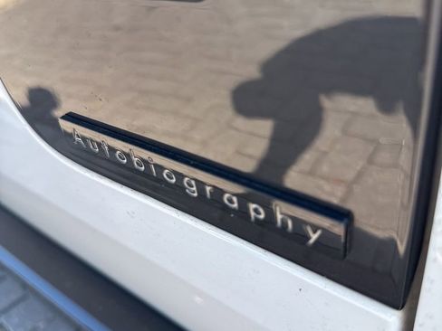 Used 2025 Land Rover Range Rover Autobiography image 4