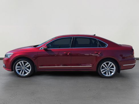 Used 2018 Volkswagen Passat 2.0T SEL Premium FWD image 2