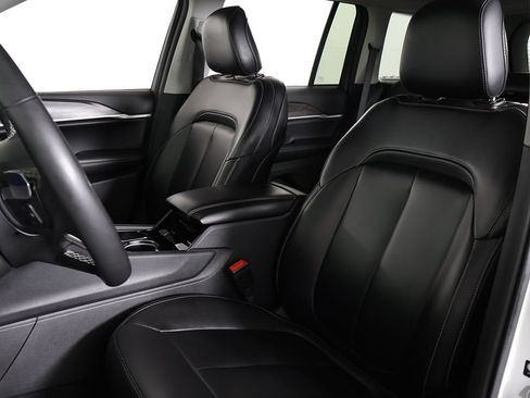 Used 2023 Jeep Grand Cherokee Limited AWD/4WD image 30