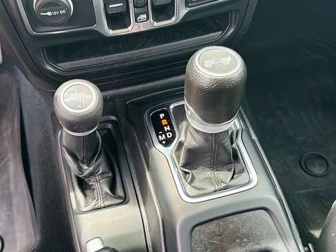 Used 2022 Jeep Wrangler Unlimited Sport AWD/4WD image 25