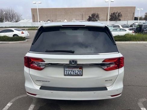 Used 2018 Honda Odyssey Elite image 6