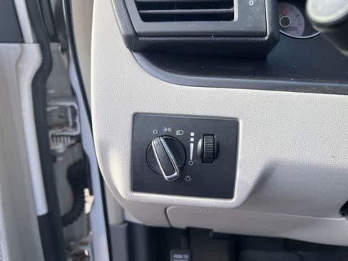 Used 2013 Volkswagen Routan S image 12