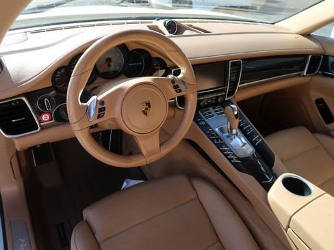 Used 2016 Porsche Panamera S image 8