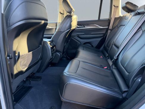 Used 2023 Jeep Grand Cherokee Limited image 18