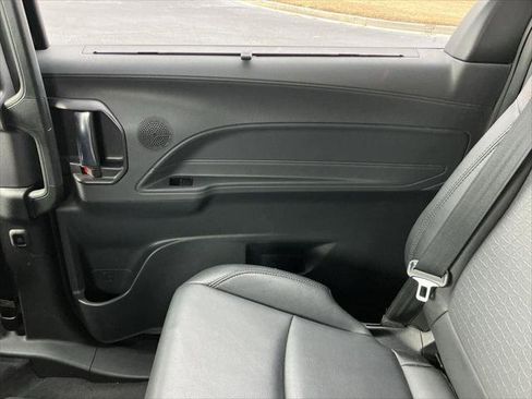 Certified 2021 Toyota Sienna XSE w/ XSE Plus Package image 32