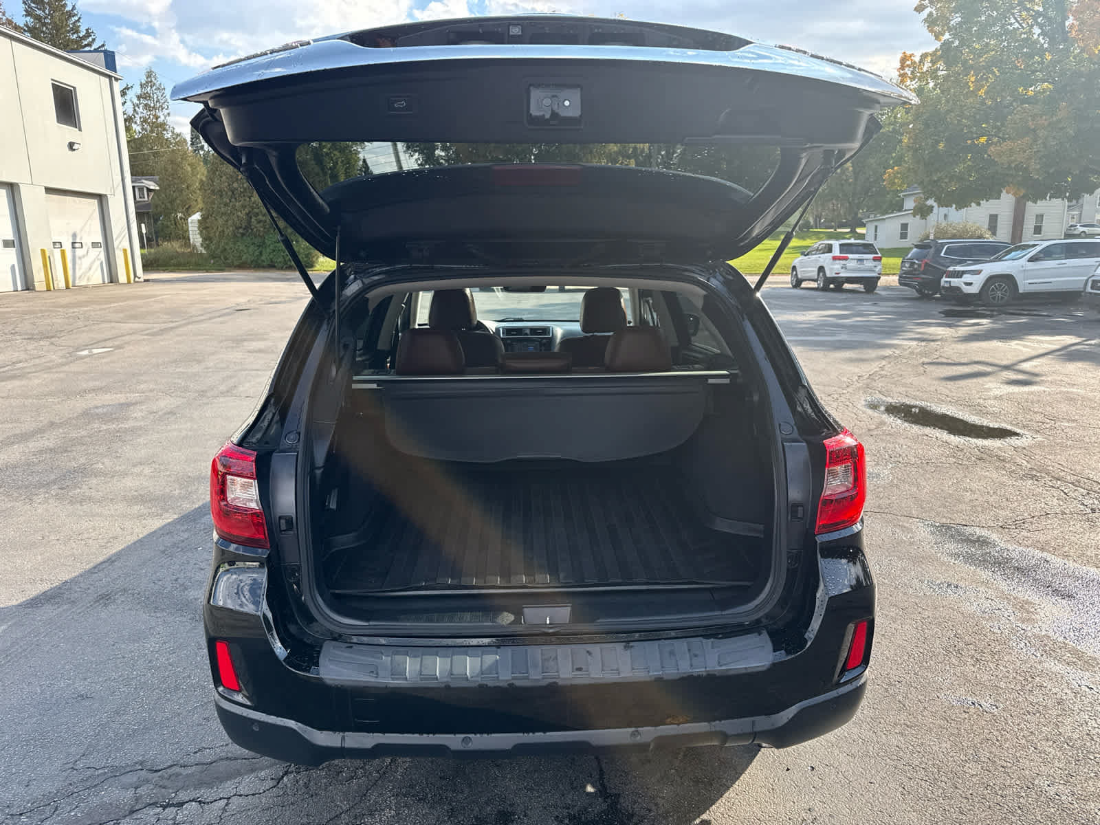 Used 2017 Subaru Outback 3.6R Touring AWD/4WD image 16