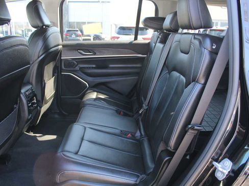 Used 2022 Jeep Grand Cherokee L Limited AWD/4WD image 10