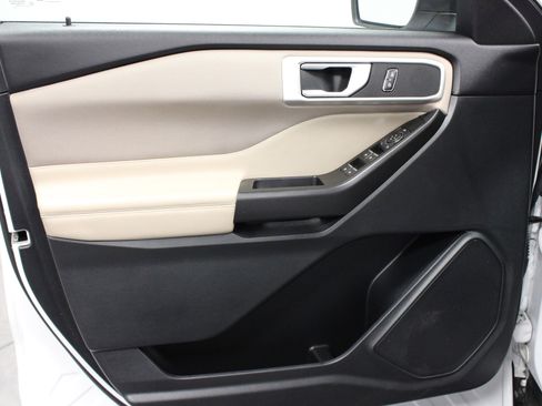 Used 2020 Ford Explorer XLT image 11
