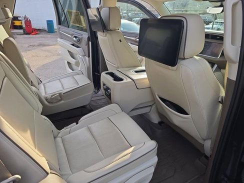 Used 2023 GMC Yukon Denali w/ Advanced Technology Package image 11
