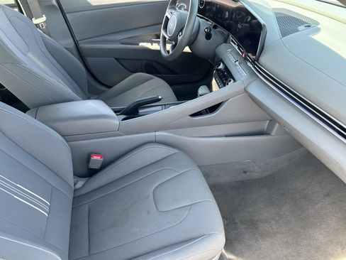 Used 2024 Hyundai Elantra SEL image 11