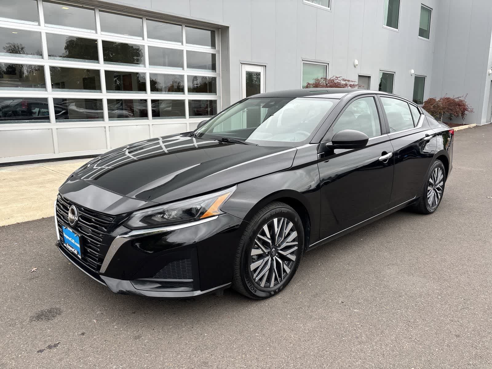 Used 2025 Nissan Altima 2.5 SV FWD image 1