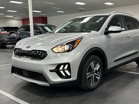 Used 2020 Kia Niro EX Premium image 11