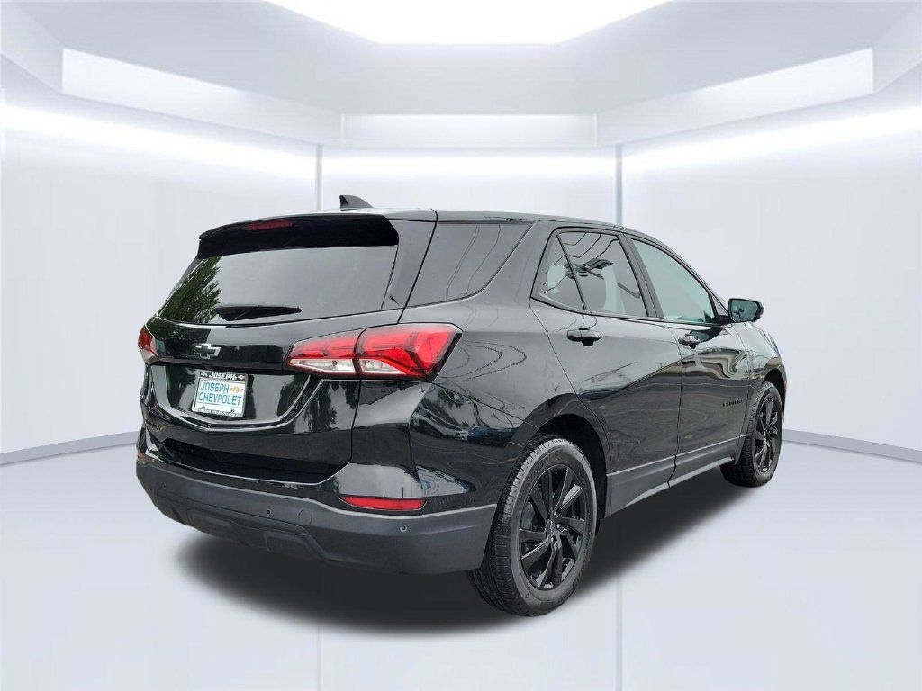 Used 2024 Chevrolet Equinox LS w/ LS Convenience Package FWD image 5