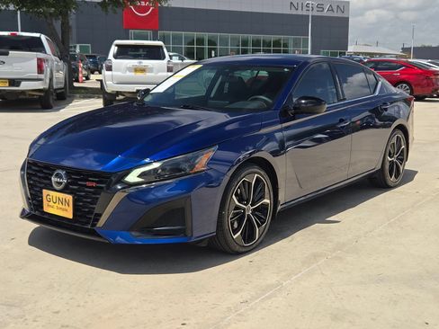 Used 2023 Nissan Altima 2.5 SR FWD image 7