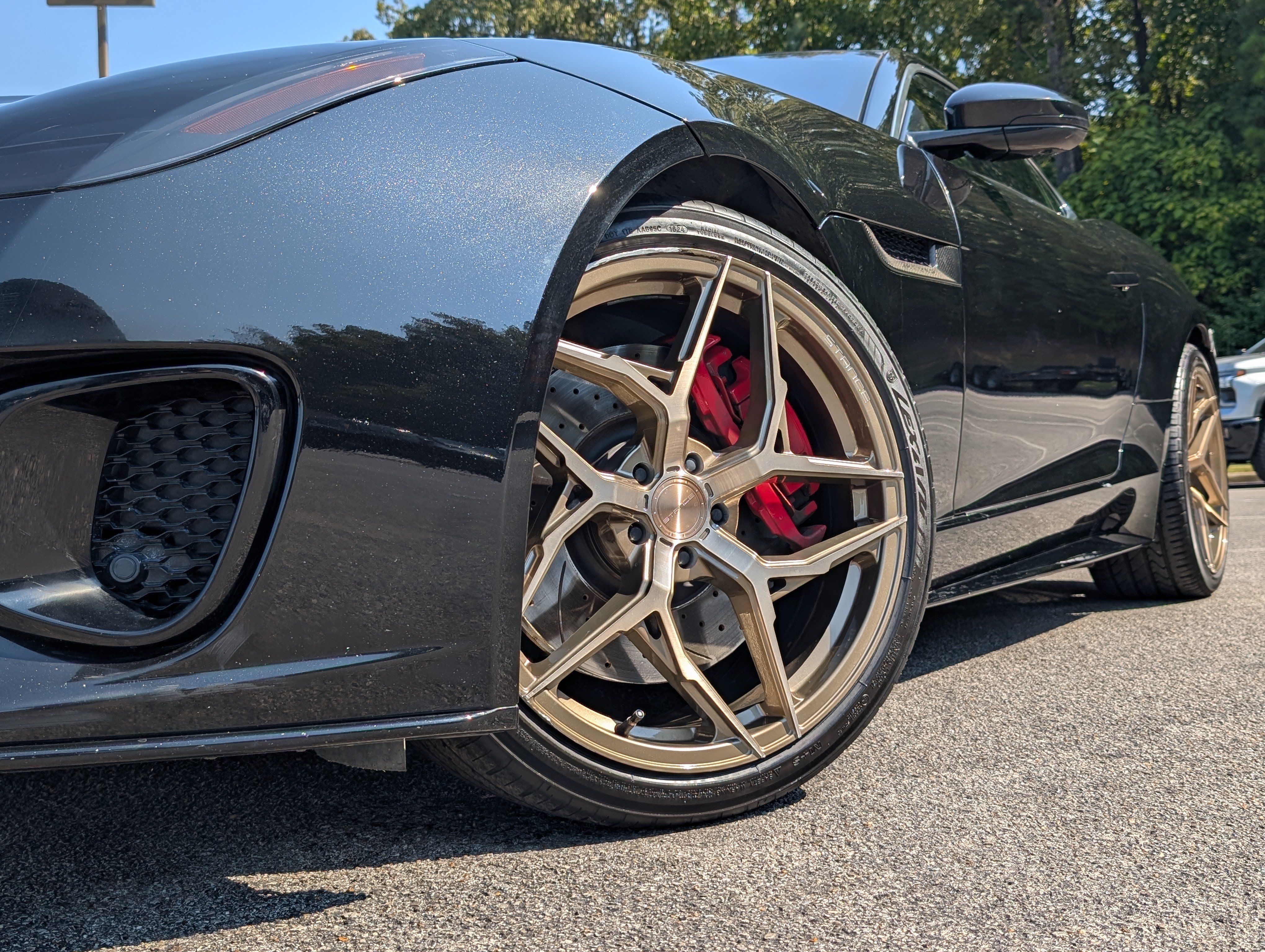 Used 2018 Jaguar F-TYPE R-Dynamic RWD image 33