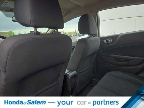 Used 2015 Ford Fiesta SE image 9