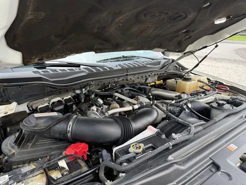 Used 2017 Ford F550 4x4 Crew Cab Super Duty image 15