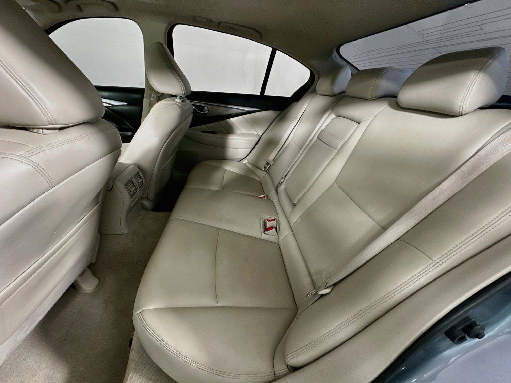 Used 2015 INFINITI Q50 w/ Moonroof Package RWD image 4