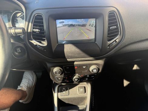 Used 2019 Jeep Compass Latitude FWD image 18