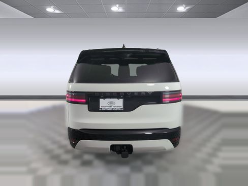 Certified 2025 Land Rover Discovery Dynamic SE image 8