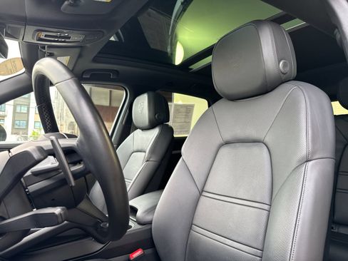 Certified 2024 Porsche Cayenne AWD/4WD image 5