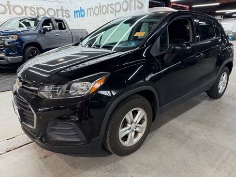 Used 2020 Chevrolet Trax LS w/ Tint and Cruise Package FWD image 1