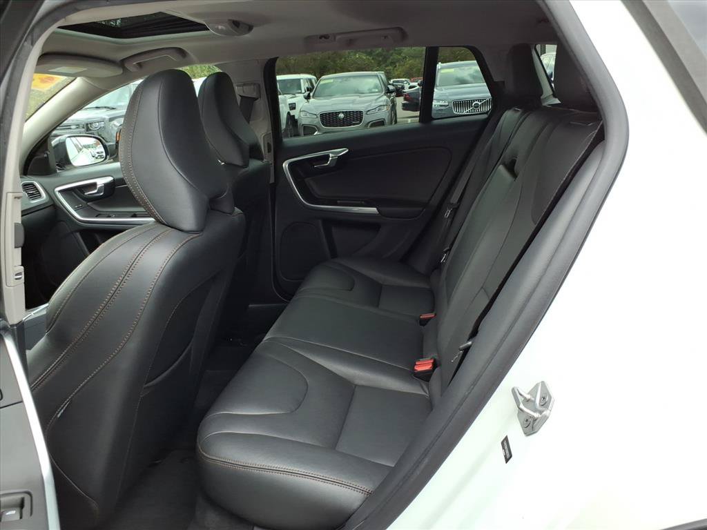 Used 2016 Volvo V60 T5 Cross Country AWD/4WD image 13