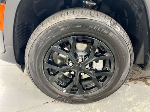 New 2025 Jeep Grand Cherokee Altitude image 26