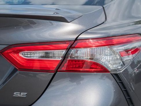 Used 2019 Toyota Camry SE FWD image 7