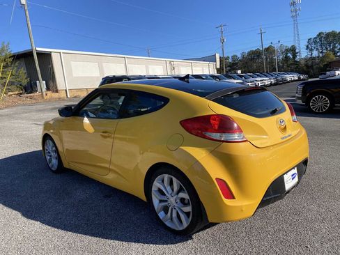 Used 2012 Hyundai Veloster w/ Style Pkg image 7