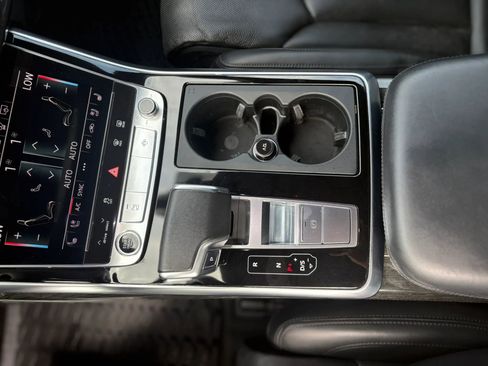 Used 2021 Audi Q8 Prestige w/ Prestige Package image 31