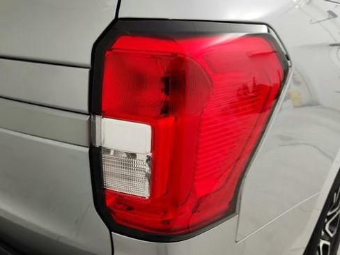 Used 2024 Ford Expedition XLT RWD image 29