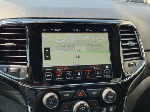 Used 2020 Jeep Grand Cherokee Altitude AWD/4WD image 27