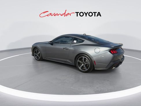 Used 2025 Ford Mustang Premium image 6