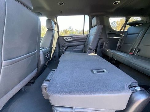 Used 2024 Chevrolet Suburban LT image 27
