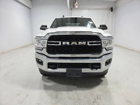 Used 2022 RAM 2500 Tradesman w/ Chrome Appearance Group AWD/4WD image 4